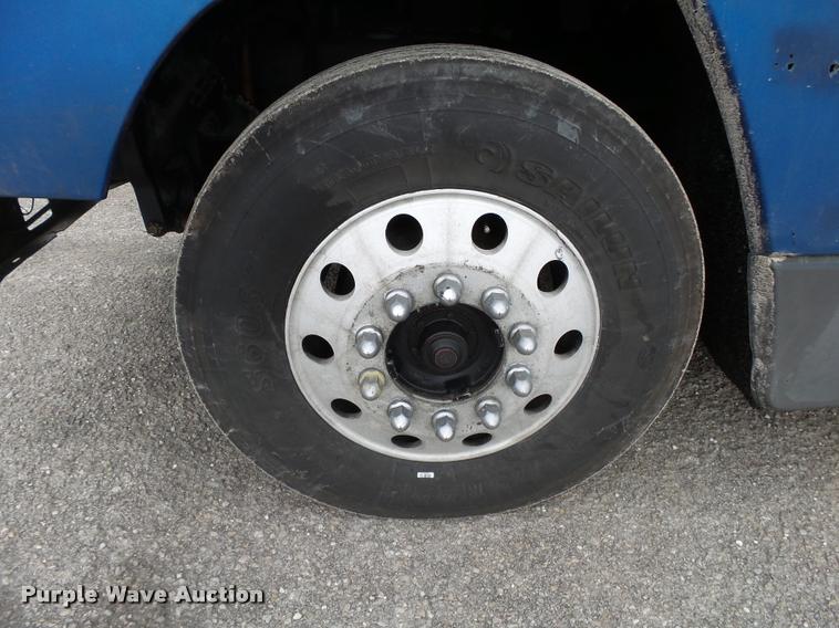 image for item DA2504 1995 Freightliner FLD semi truck