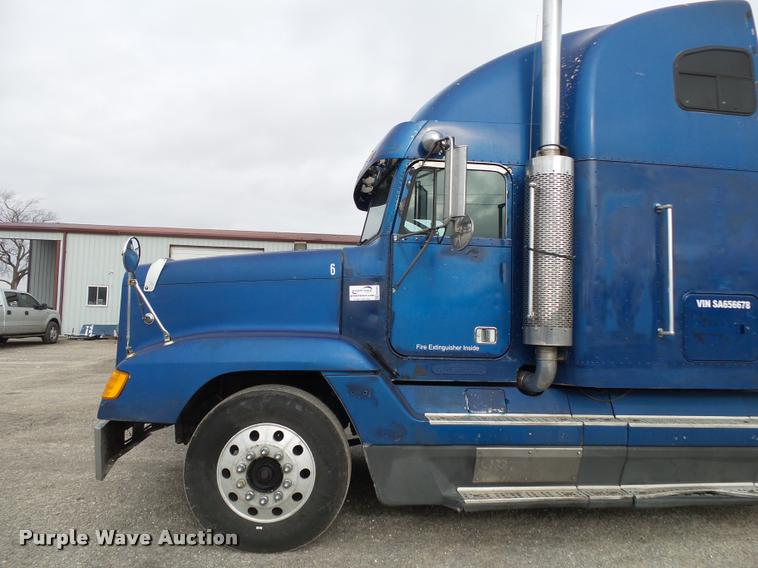 image for item DA2504 1995 Freightliner FLD semi truck