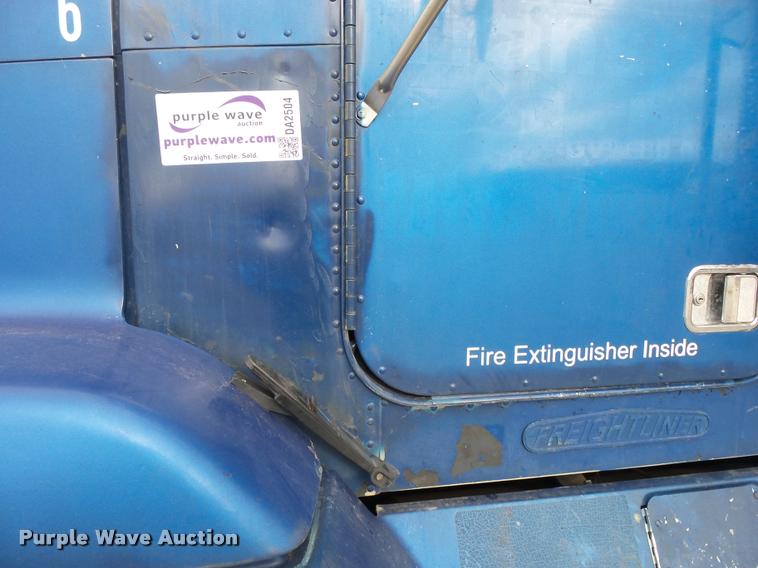 image for item DA2504 1995 Freightliner FLD semi truck