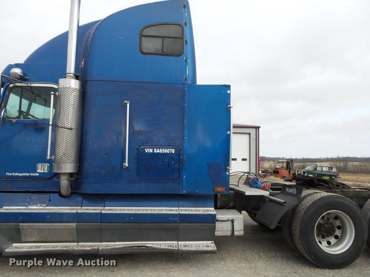 image for item DA2504 1995 Freightliner FLD semi truck