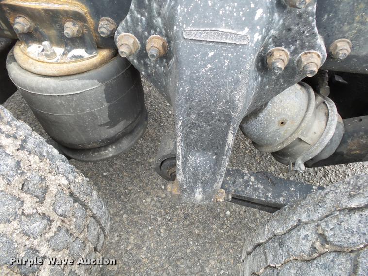 image for item DA2504 1995 Freightliner FLD semi truck