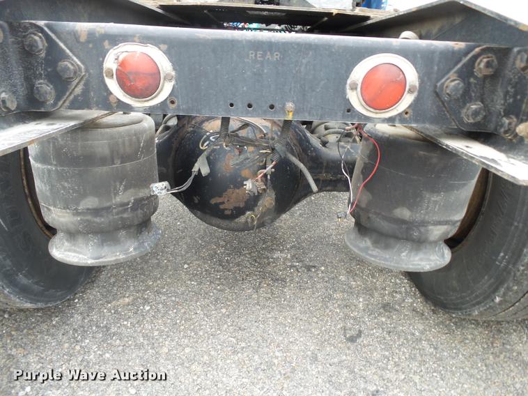 image for item DA2504 1995 Freightliner FLD semi truck