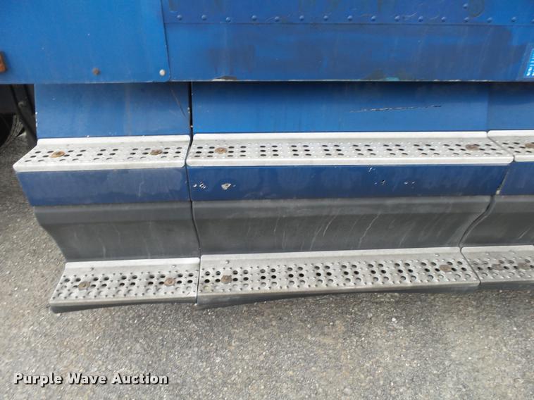 image for item DA2504 1995 Freightliner FLD semi truck