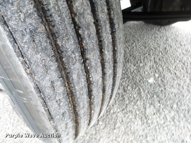 image for item DA2504 1995 Freightliner FLD semi truck