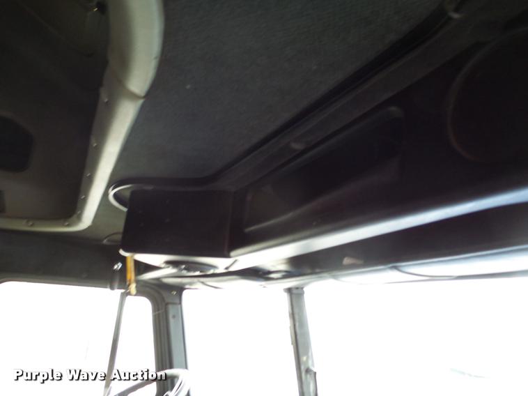 image for item DA2504 1995 Freightliner FLD semi truck