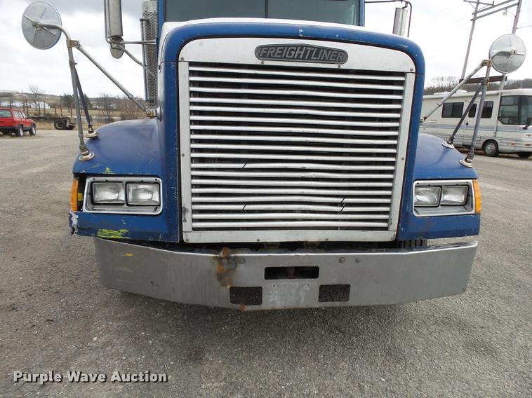 image for item DA2504 1995 Freightliner FLD semi truck