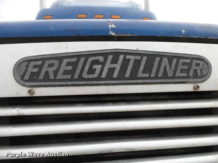 image for item DA2504 1995 Freightliner FLD semi truck