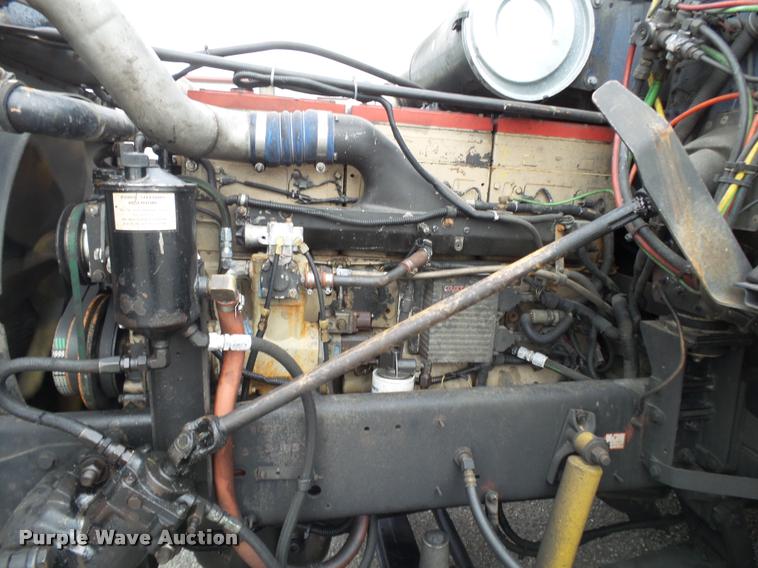 image for item DA2504 1995 Freightliner FLD semi truck