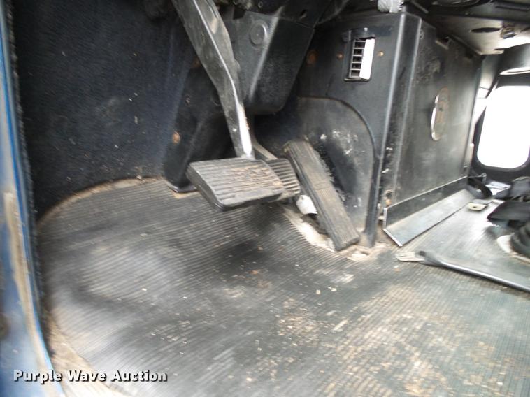 image for item DA2504 1995 Freightliner FLD semi truck