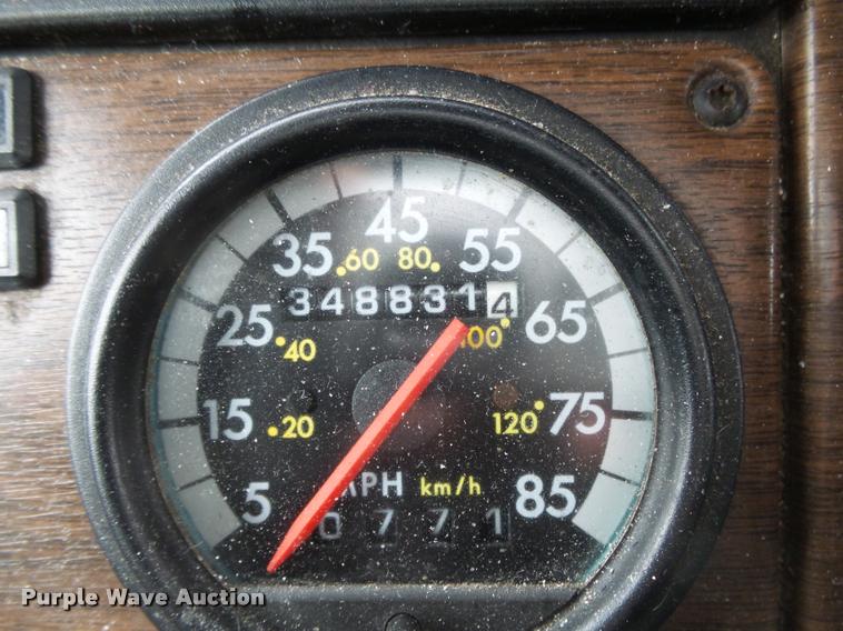 image for item DA2504 1995 Freightliner FLD semi truck