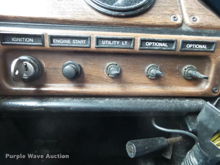 image for item DA2504 1995 Freightliner FLD semi truck