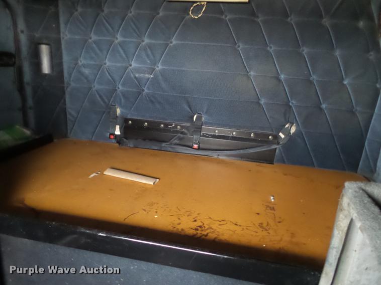 image for item DA2504 1995 Freightliner FLD semi truck