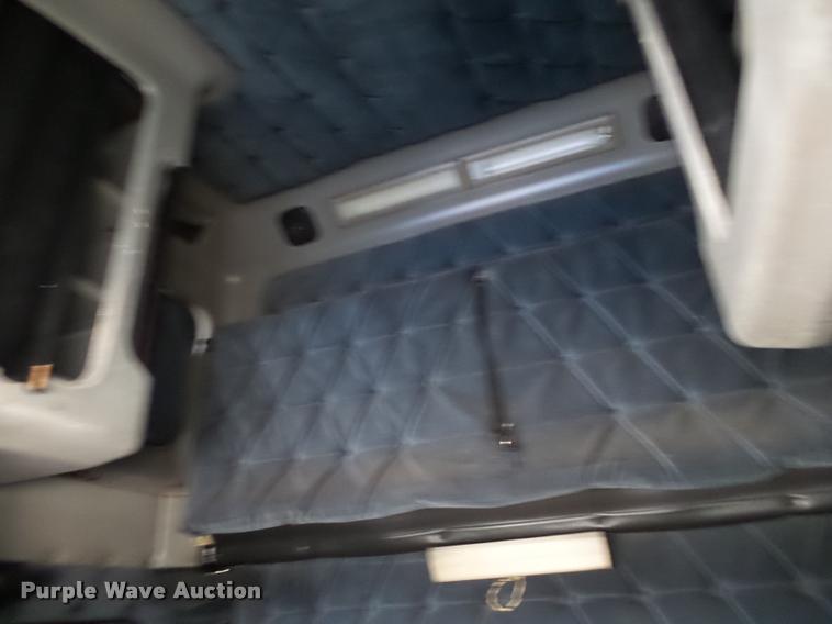 image for item DA2504 1995 Freightliner FLD semi truck