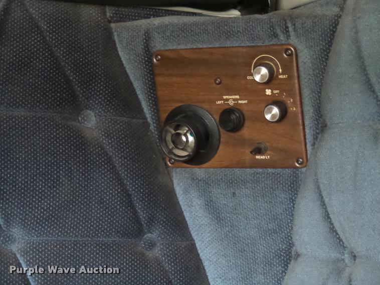 image for item DA2504 1995 Freightliner FLD semi truck