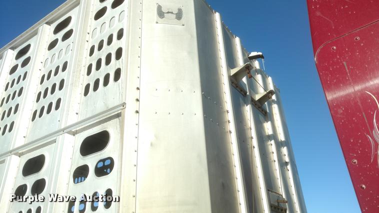 image for item DB0830 1995 Barrett livestock trailer