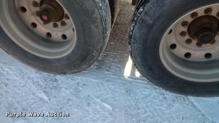 image for item DB0830 1995 Barrett livestock trailer