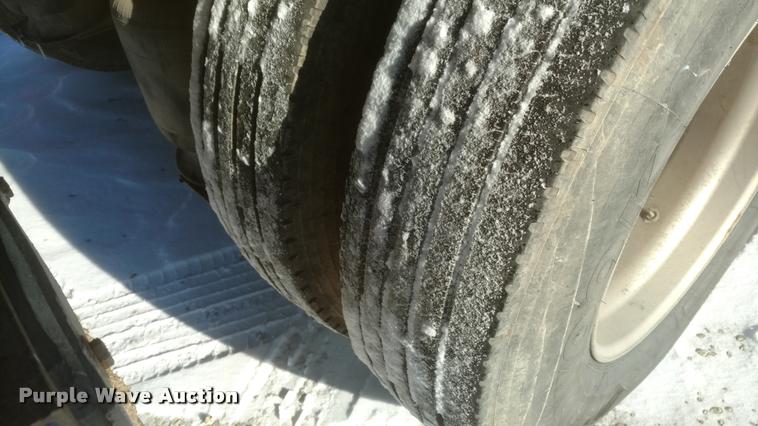 image for item DB0830 1995 Barrett livestock trailer