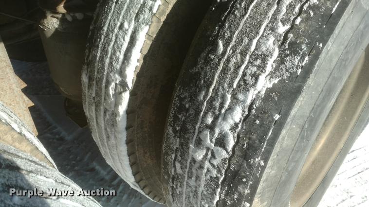 image for item DB0830 1995 Barrett livestock trailer