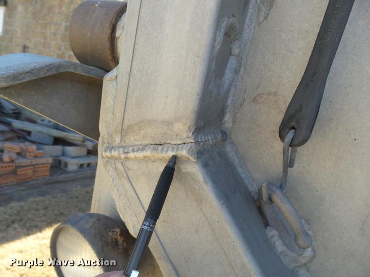 image for item DB1792 2004 MAC end dump trailer