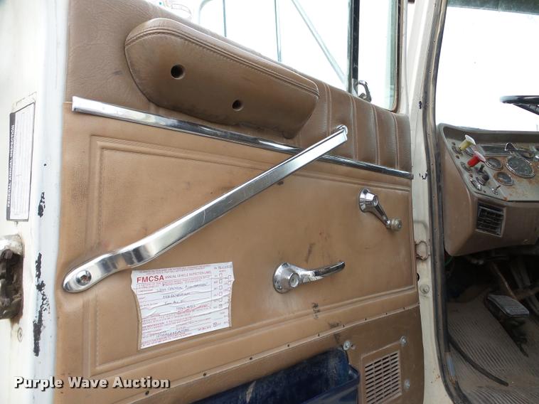 image for item DB5404 1994 Ford LTA9000 Aero Max 106 semi truck