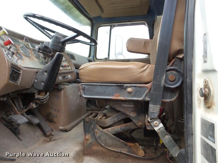 image for item DB5404 1994 Ford LTA9000 Aero Max 106 semi truck