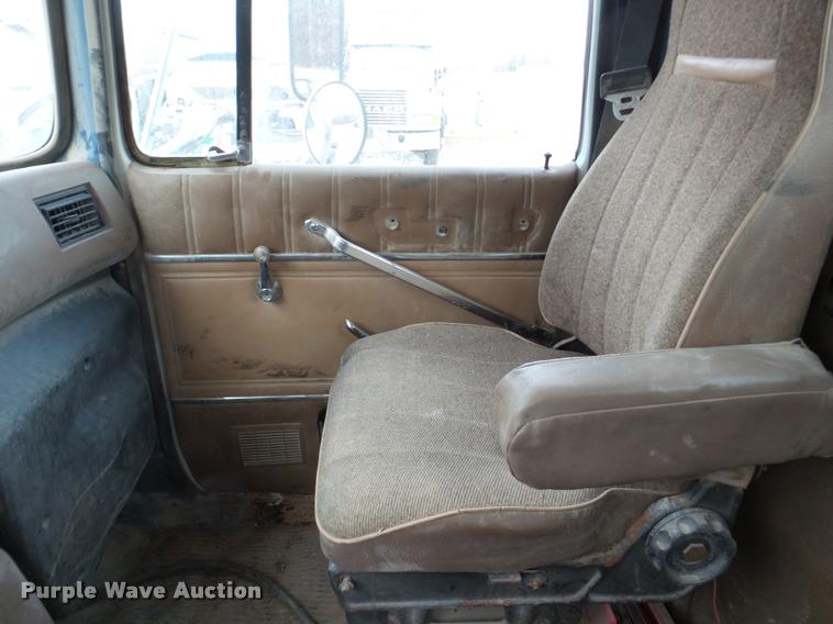 image for item DB5404 1994 Ford LTA9000 Aero Max 106 semi truck