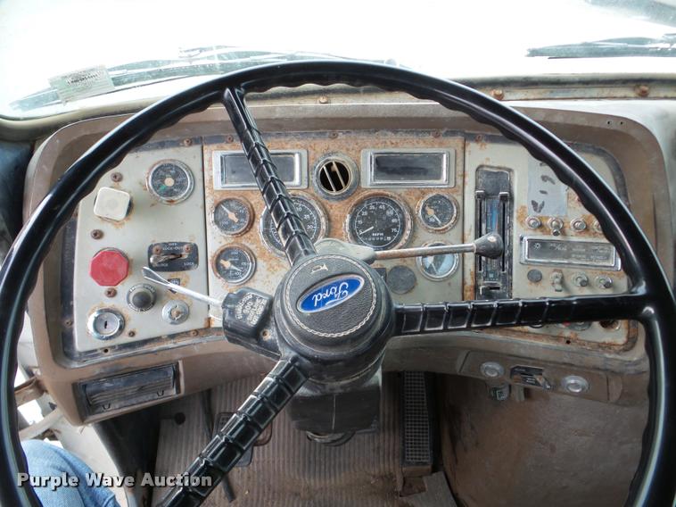 image for item DB5404 1994 Ford LTA9000 Aero Max 106 semi truck