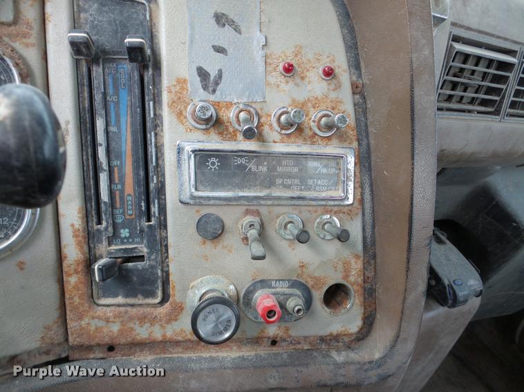 image for item DB5404 1994 Ford LTA9000 Aero Max 106 semi truck