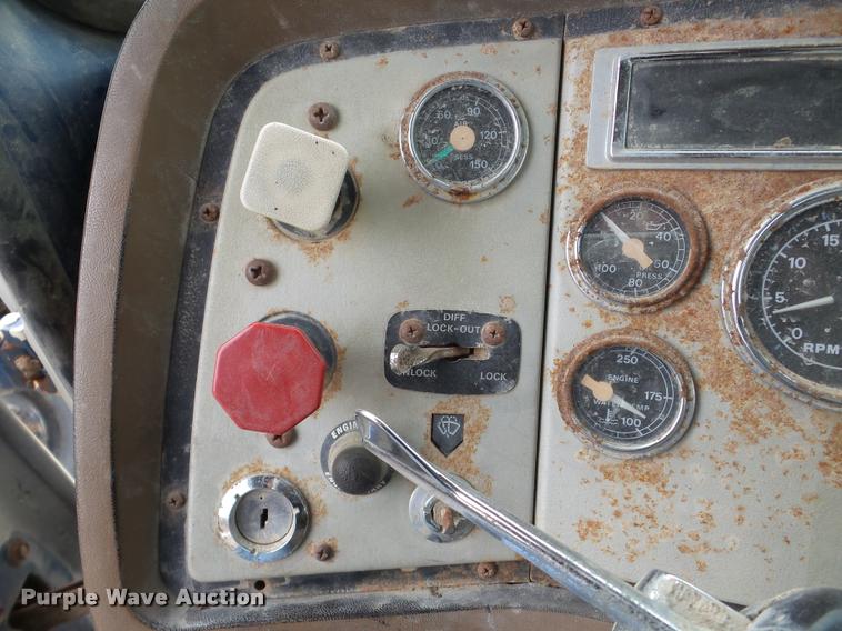 image for item DB5404 1994 Ford LTA9000 Aero Max 106 semi truck