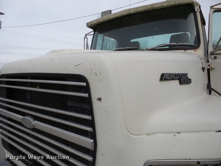 image for item DB5404 1994 Ford LTA9000 Aero Max 106 semi truck