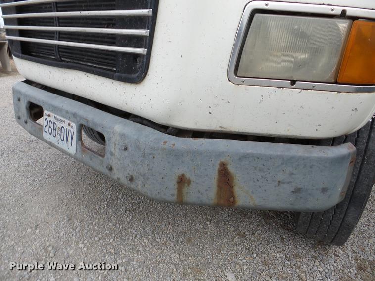 image for item DB5404 1994 Ford LTA9000 Aero Max 106 semi truck