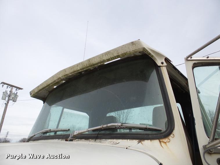 image for item DB5404 1994 Ford LTA9000 Aero Max 106 semi truck