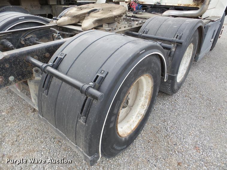 image for item DB5404 1994 Ford LTA9000 Aero Max 106 semi truck