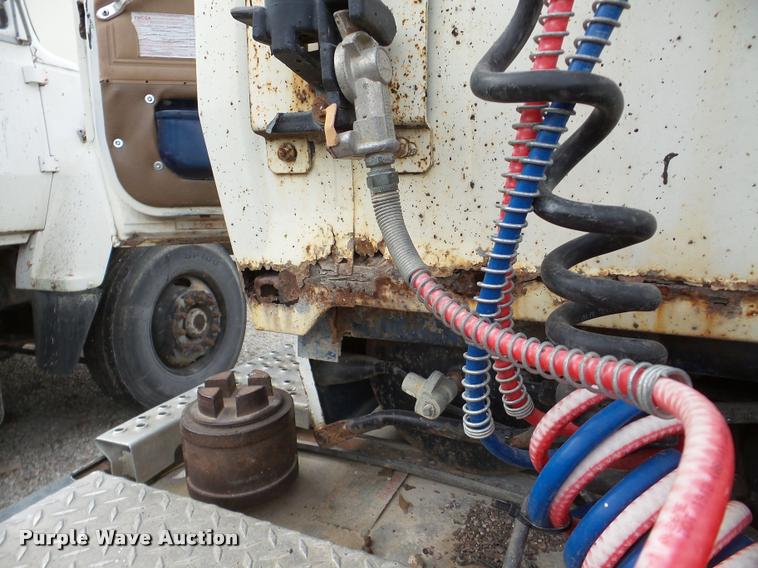 image for item DB5404 1994 Ford LTA9000 Aero Max 106 semi truck