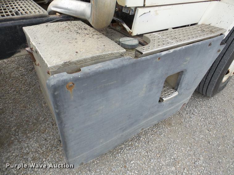 image for item DB5404 1994 Ford LTA9000 Aero Max 106 semi truck