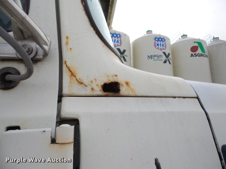 image for item DB5404 1994 Ford LTA9000 Aero Max 106 semi truck