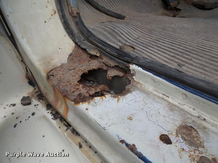 image for item DB5404 1994 Ford LTA9000 Aero Max 106 semi truck