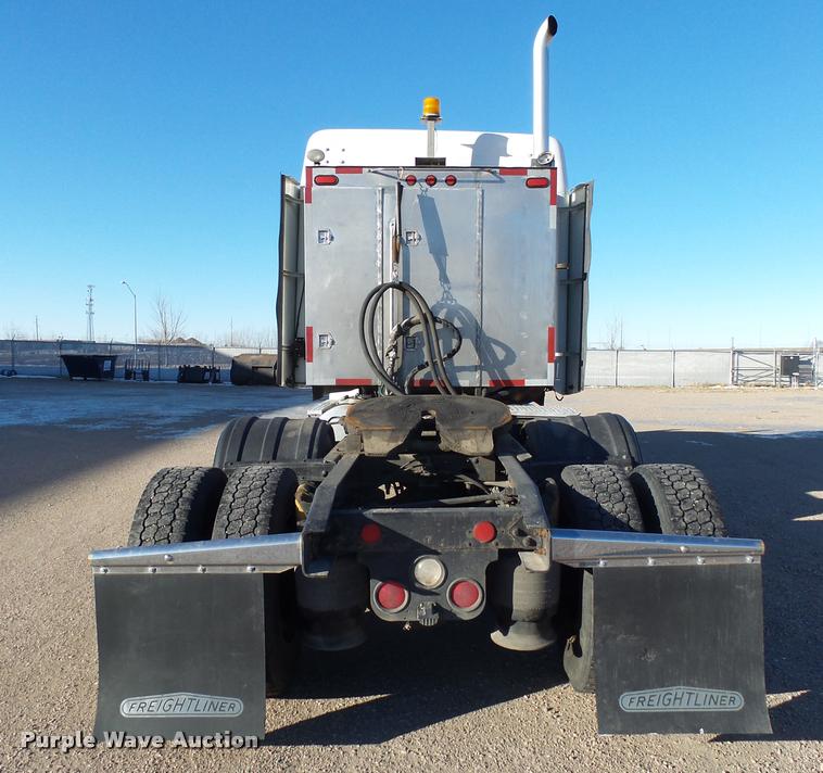 image for item J5452 2006 Freightliner Columbia semi truck