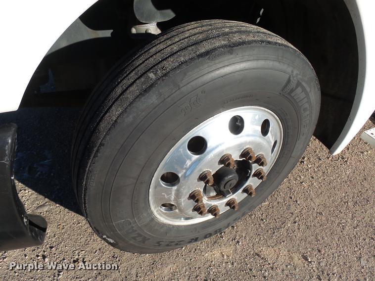 image for item J5452 2006 Freightliner Columbia semi truck