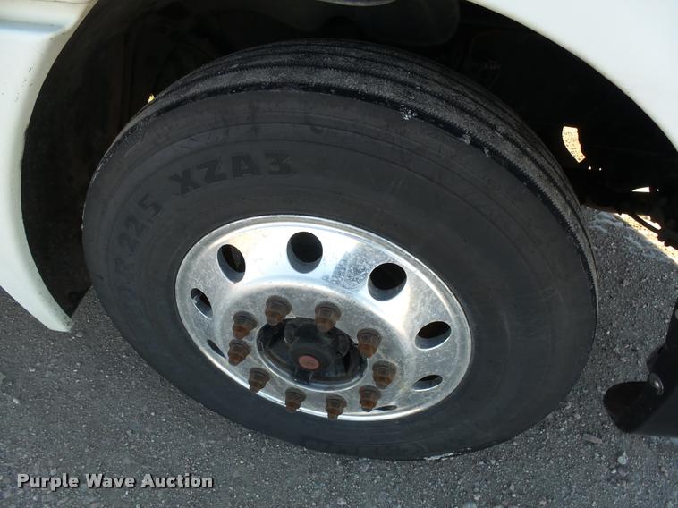 image for item J5452 2006 Freightliner Columbia semi truck