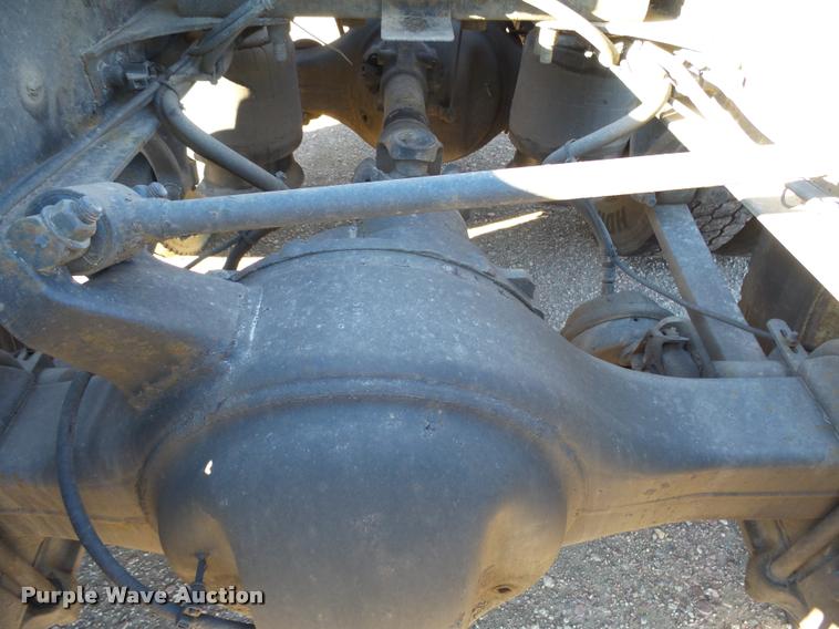 image for item J5452 2006 Freightliner Columbia semi truck