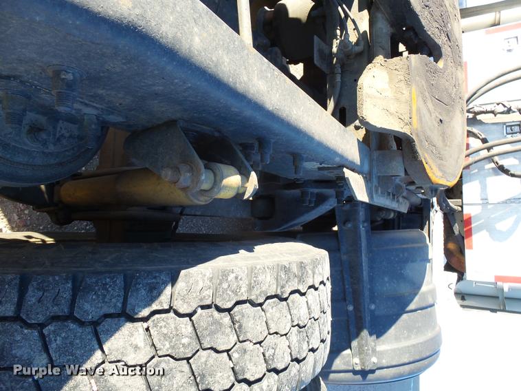 image for item J5452 2006 Freightliner Columbia semi truck