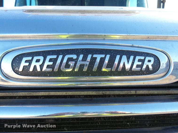 image for item J5452 2006 Freightliner Columbia semi truck