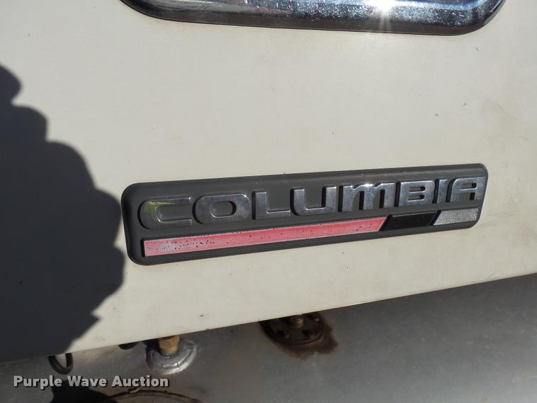 image for item J5452 2006 Freightliner Columbia semi truck