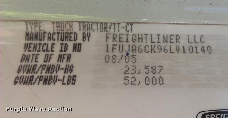 image for item J5452 2006 Freightliner Columbia semi truck