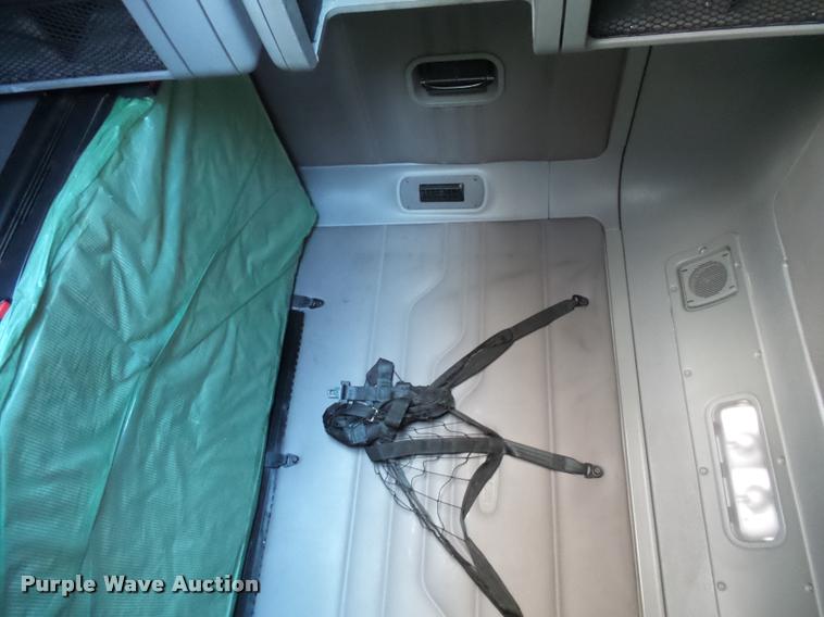 image for item J5452 2006 Freightliner Columbia semi truck