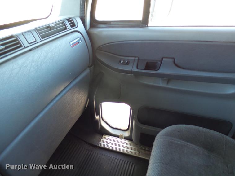 image for item J5452 2006 Freightliner Columbia semi truck