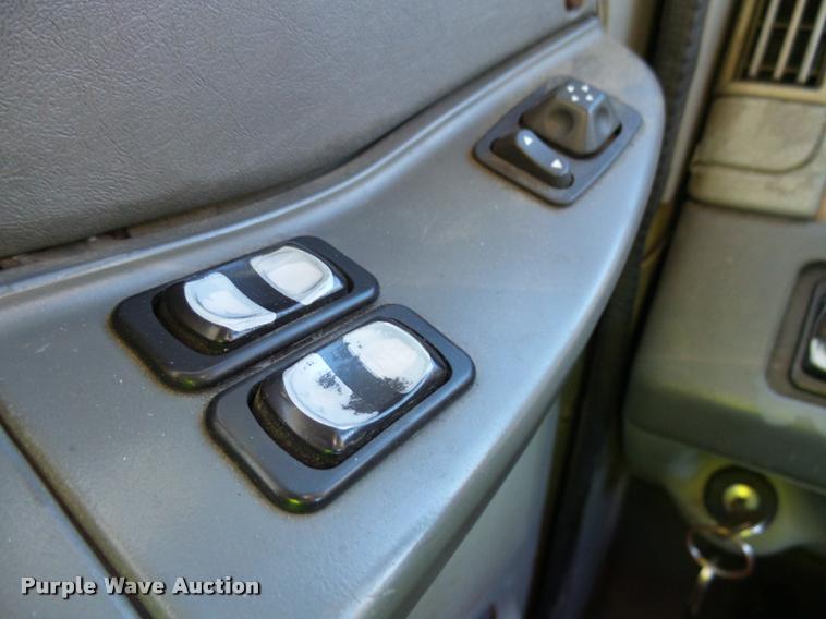 image for item J5452 2006 Freightliner Columbia semi truck