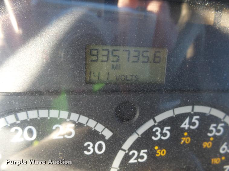 image for item J5452 2006 Freightliner Columbia semi truck