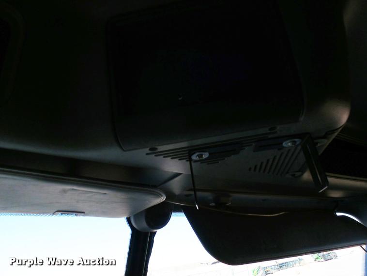 image for item J5452 2006 Freightliner Columbia semi truck